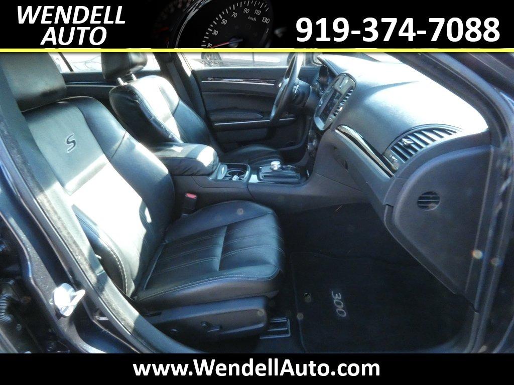 2019 Chrysler 300 - $11,995
