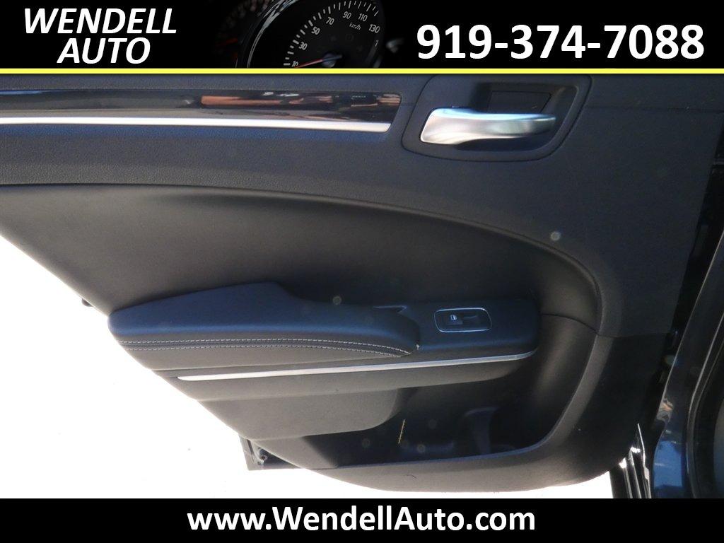 2019 Chrysler 300 - $11,995