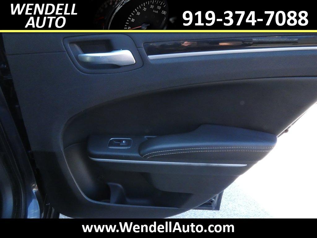 2019 Chrysler 300 - $11,995