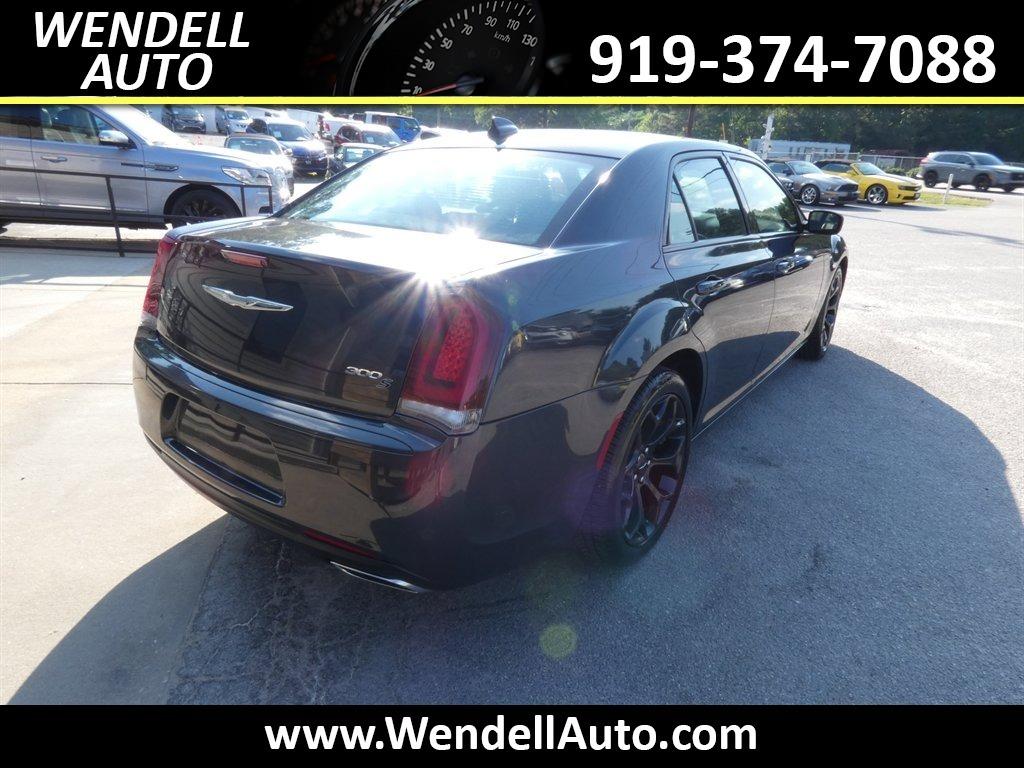 2019 Chrysler 300 - $11,995