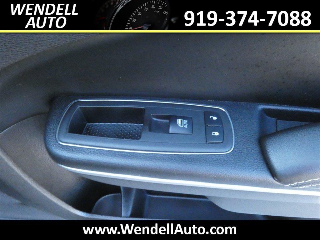 2019 Chrysler 300 - $11,995