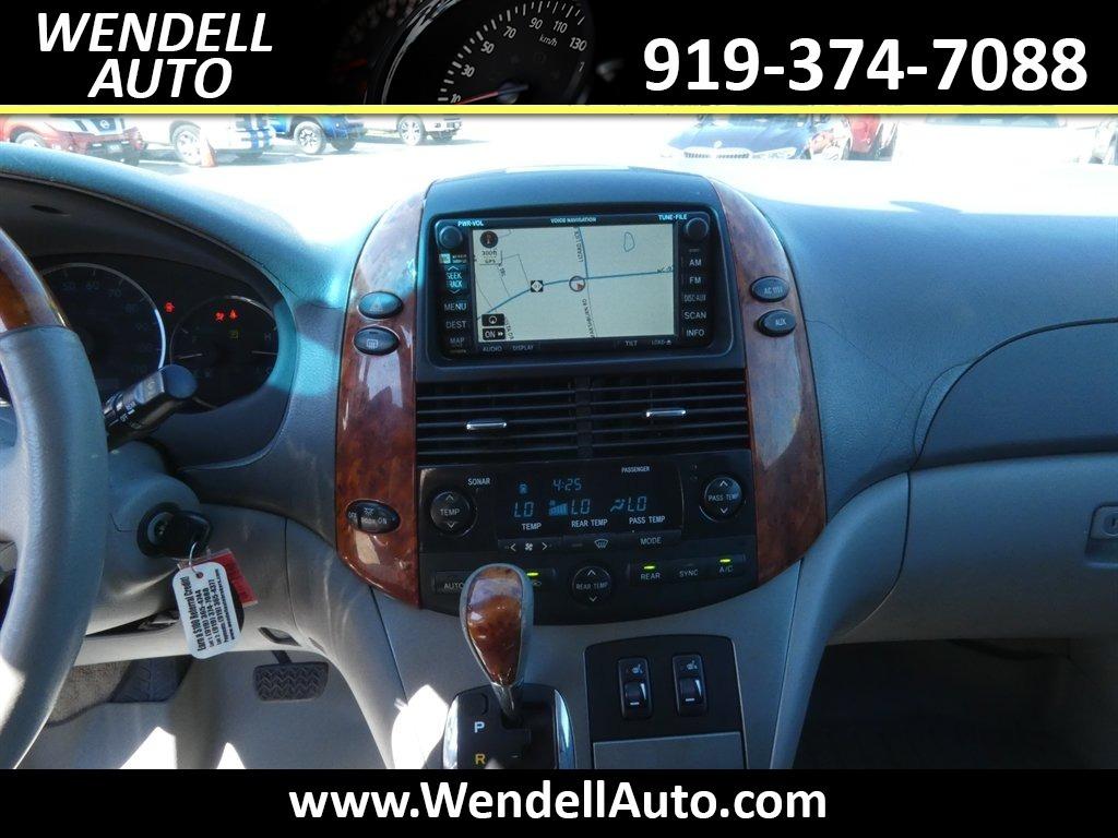 2006 Toyota Sienna - $5,995
