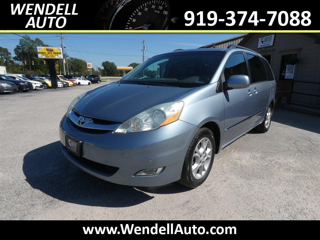 2006 Toyota Sienna - $5,995