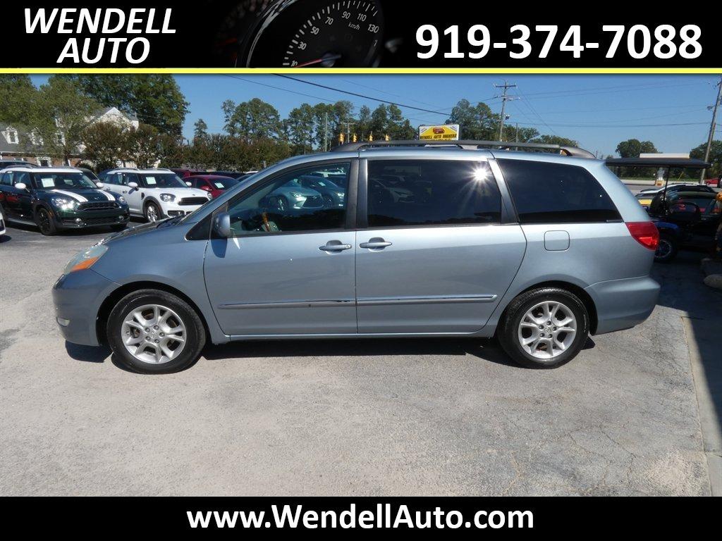 2006 Toyota Sienna - $5,995
