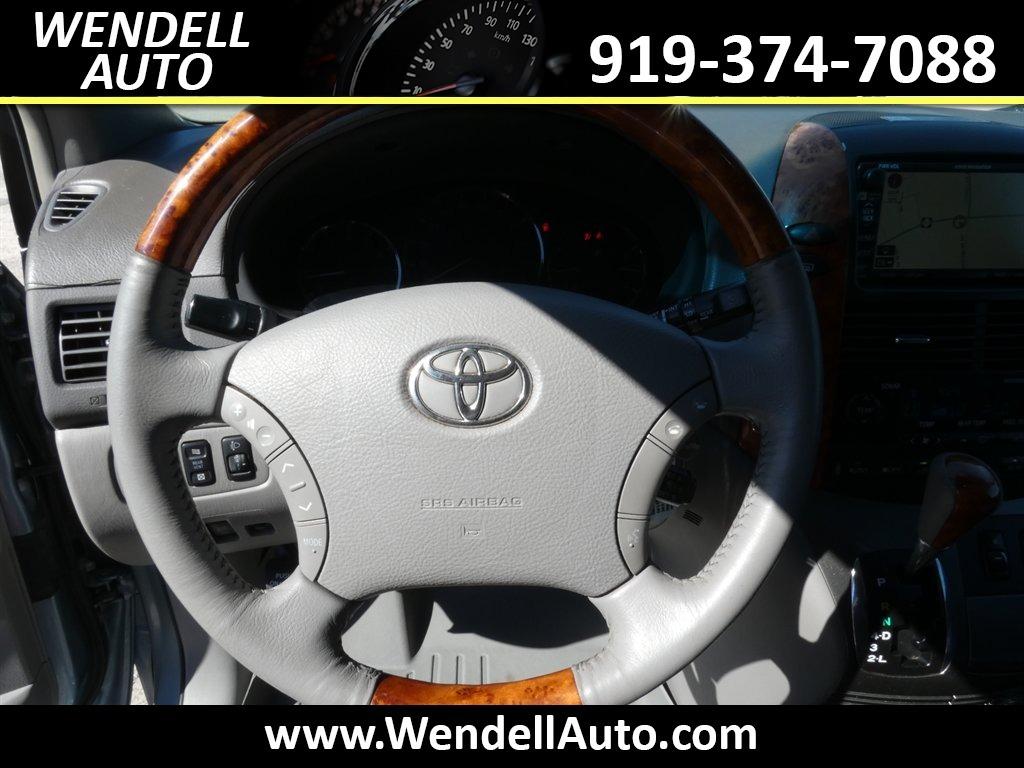 2006 Toyota Sienna - $5,995