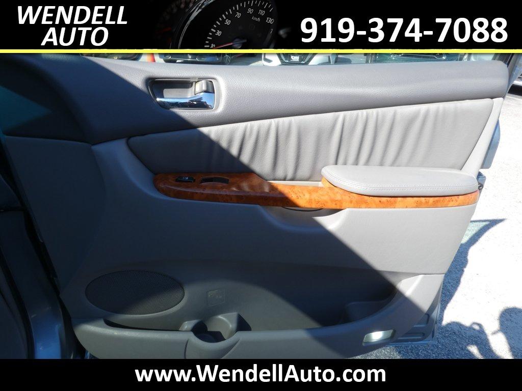 2006 Toyota Sienna - $5,995