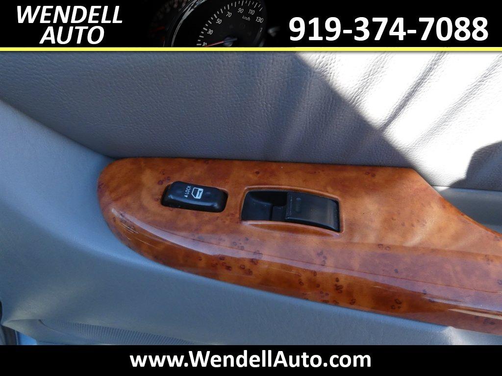 2006 Toyota Sienna - $5,995