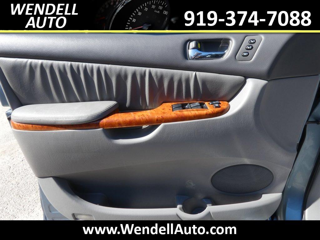 2006 Toyota Sienna - $5,995