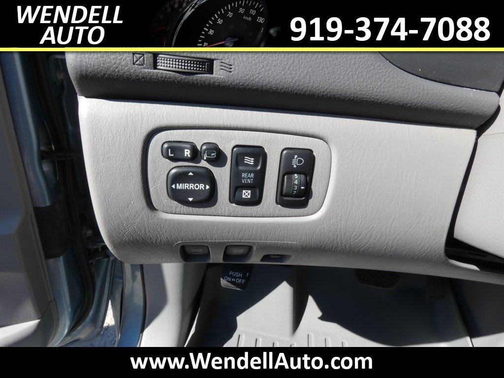 2006 Toyota Sienna - $5,995