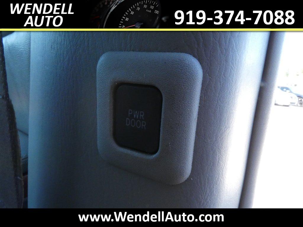 2006 Toyota Sienna - $5,995