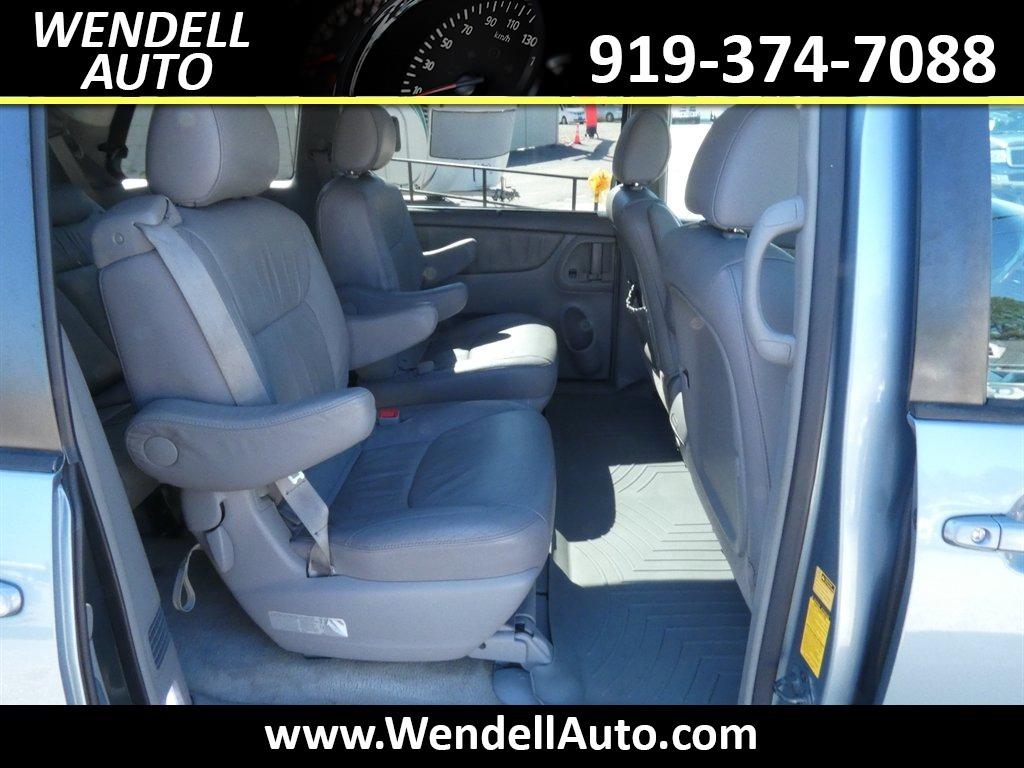 2006 Toyota Sienna - $5,995