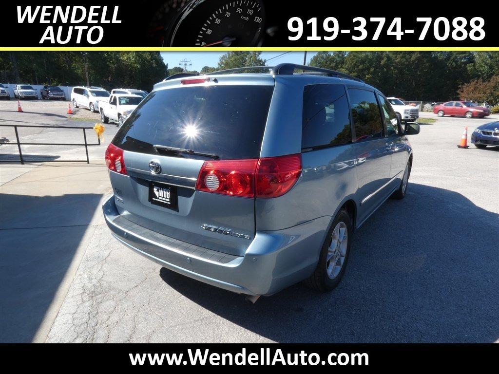 2006 Toyota Sienna - $5,995