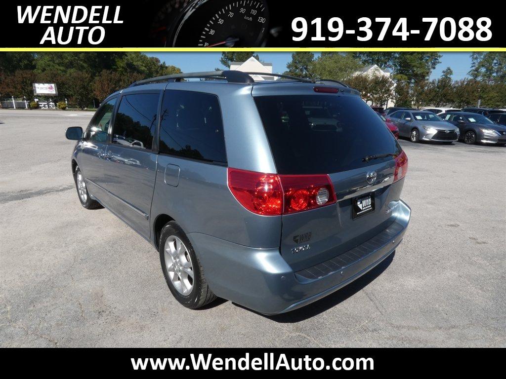 2006 Toyota Sienna - $5,995