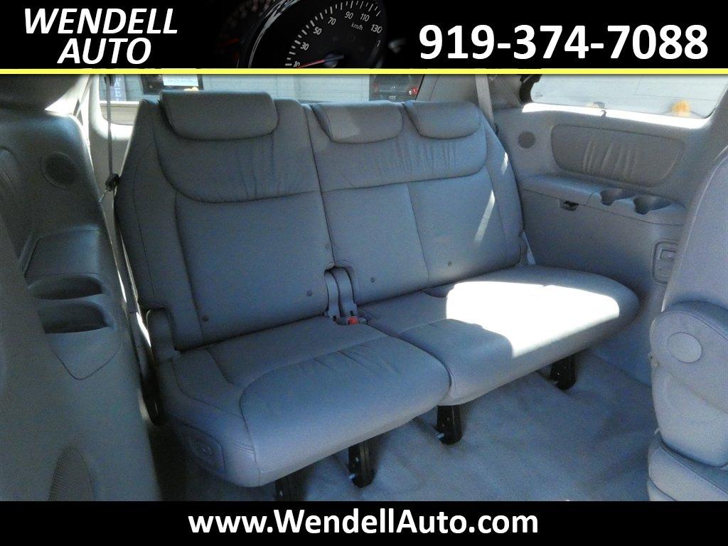 2006 Toyota Sienna - $5,995