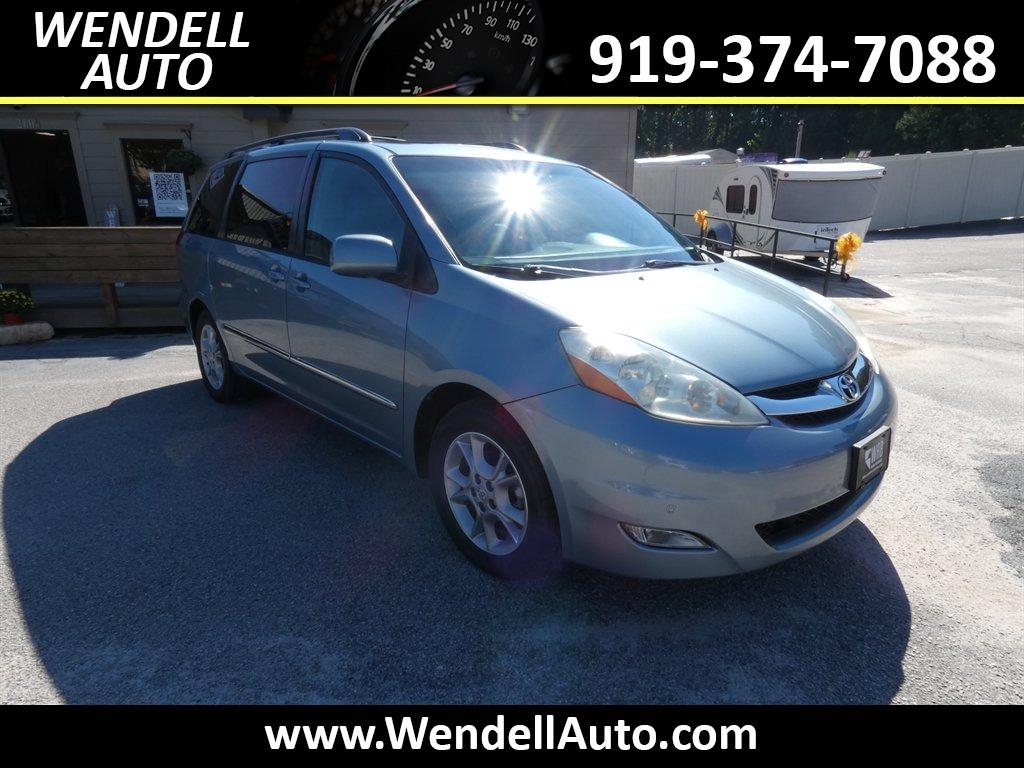 2006 Toyota Sienna - $5,995