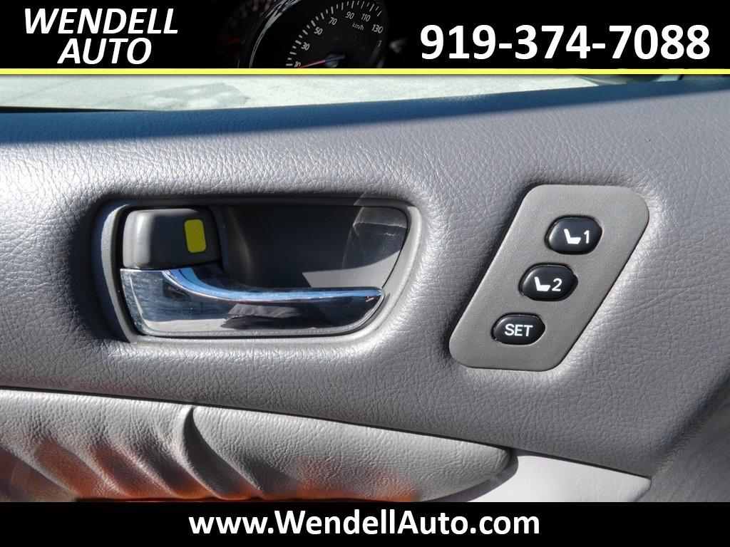 2006 Toyota Sienna - $5,995