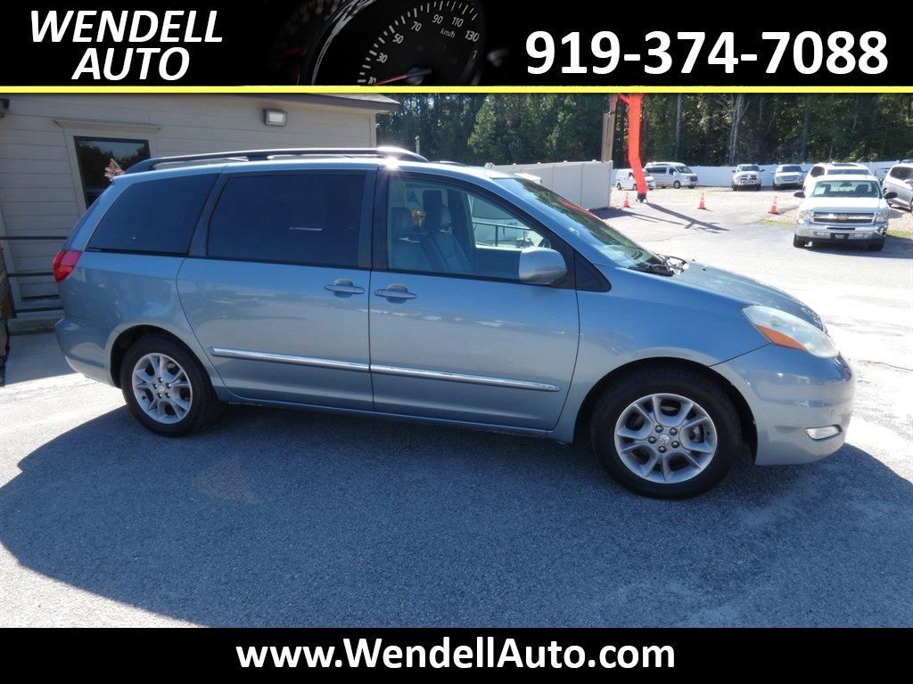2006 Toyota Sienna - $5,995