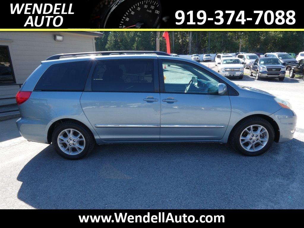 2006 Toyota Sienna - $5,995