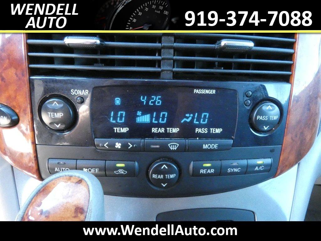 2006 Toyota Sienna - $5,995