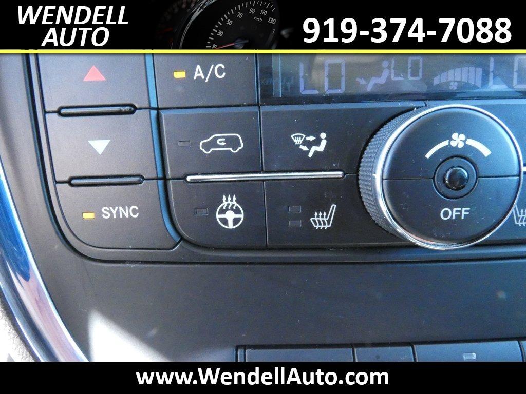 2015 Chrysler Town And Country - $11,218
