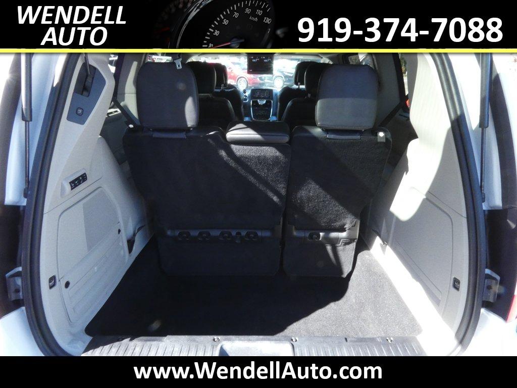 2015 Chrysler Town And Country - $11,218