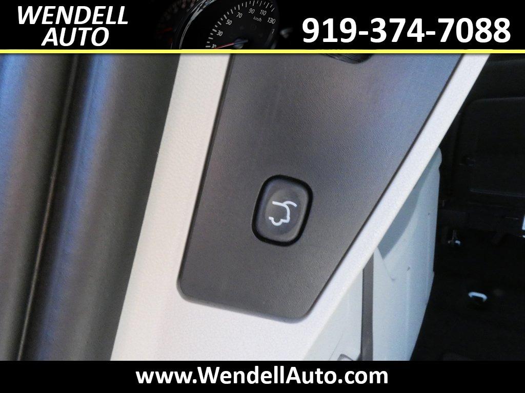 2015 Chrysler Town And Country - $11,218