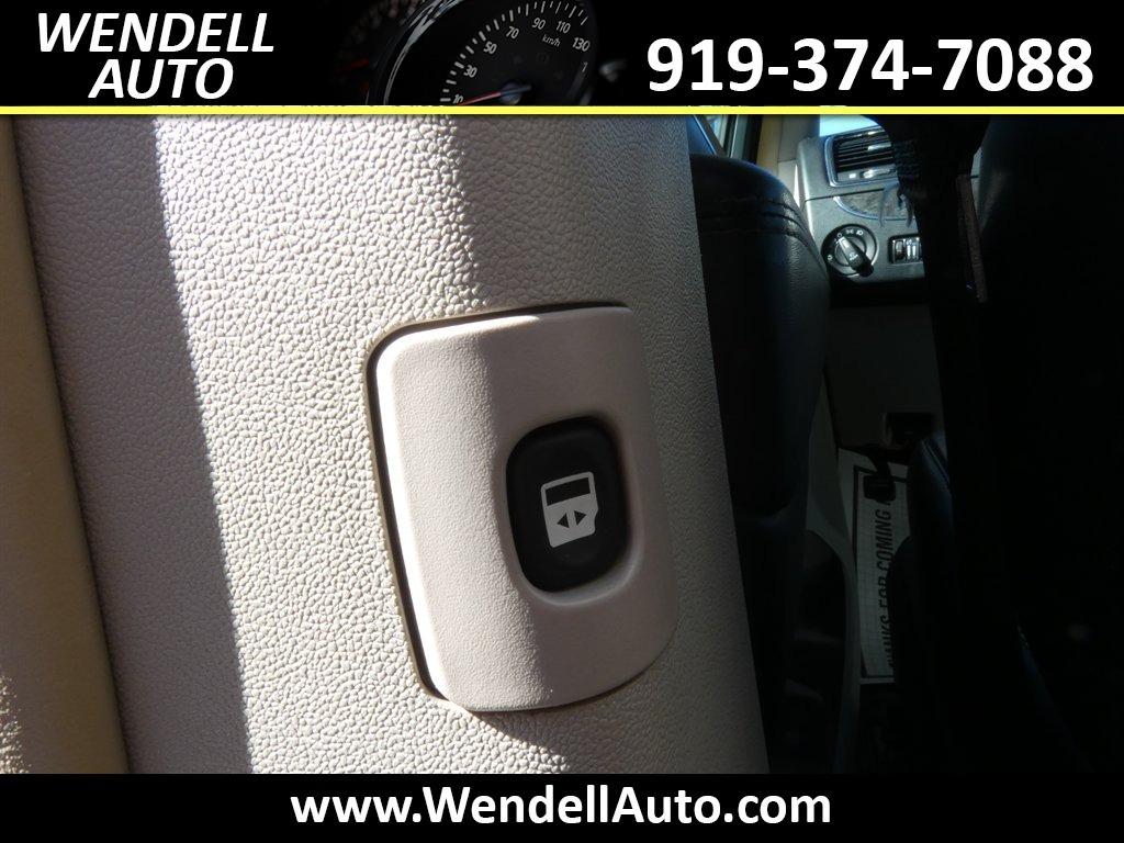 2015 Chrysler Town And Country - $11,218