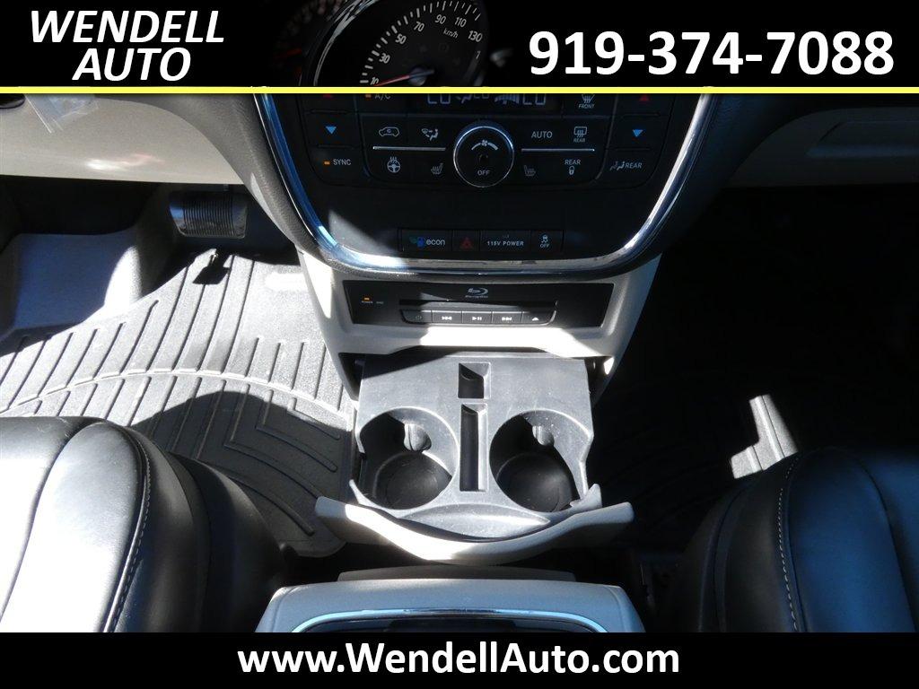 2015 Chrysler Town And Country - $11,218