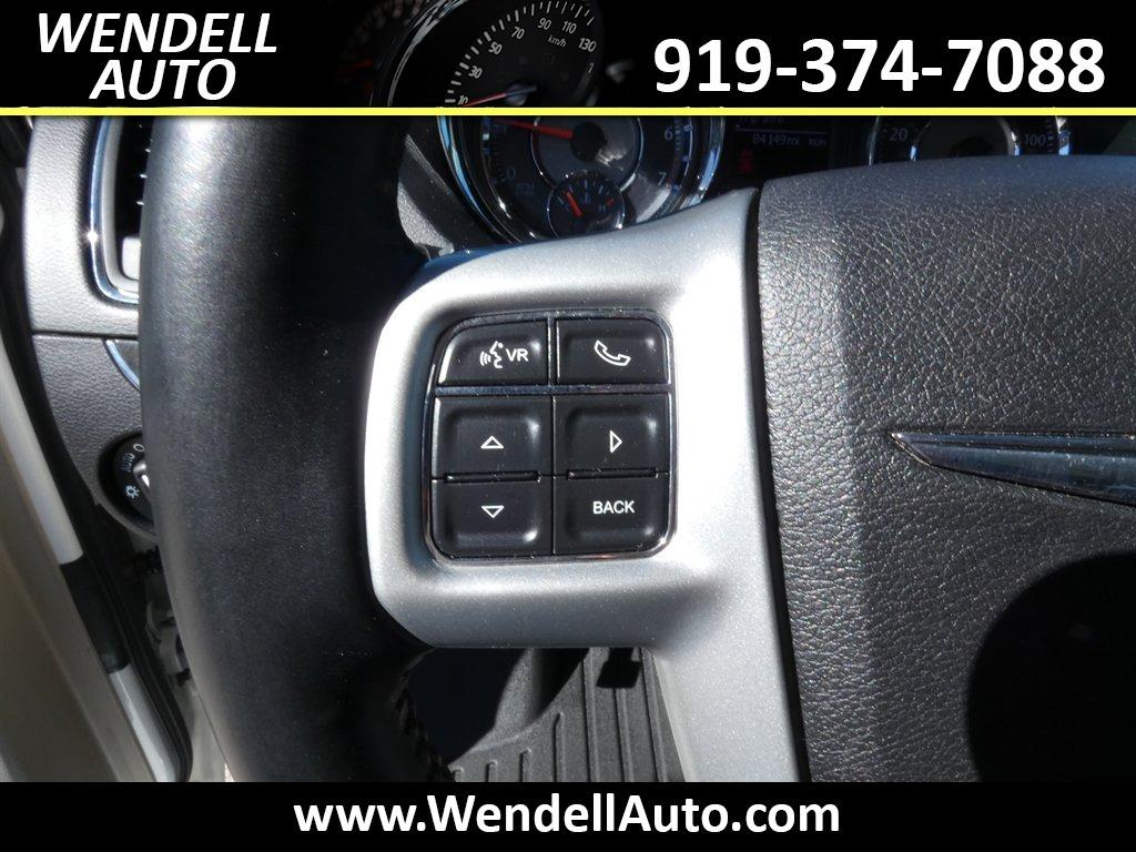 2015 Chrysler Town And Country - $11,218