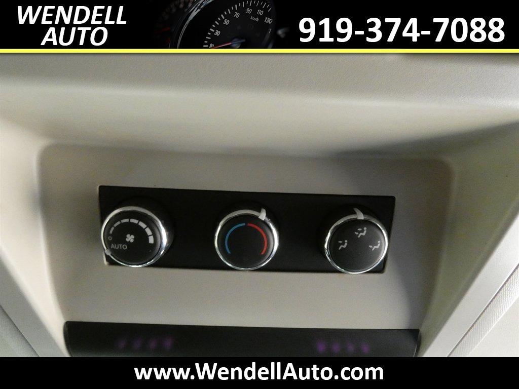 2015 Chrysler Town And Country - $11,218