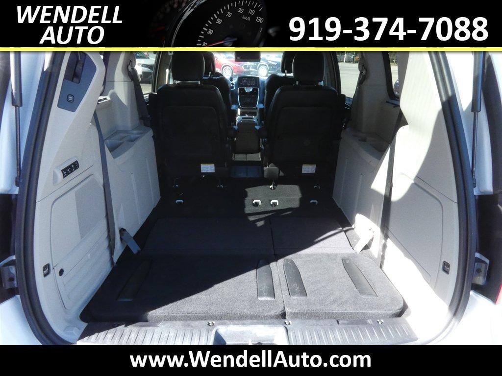 2015 Chrysler Town And Country - $11,218