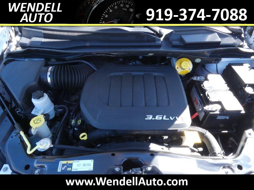2015 Chrysler Town And Country - $11,218