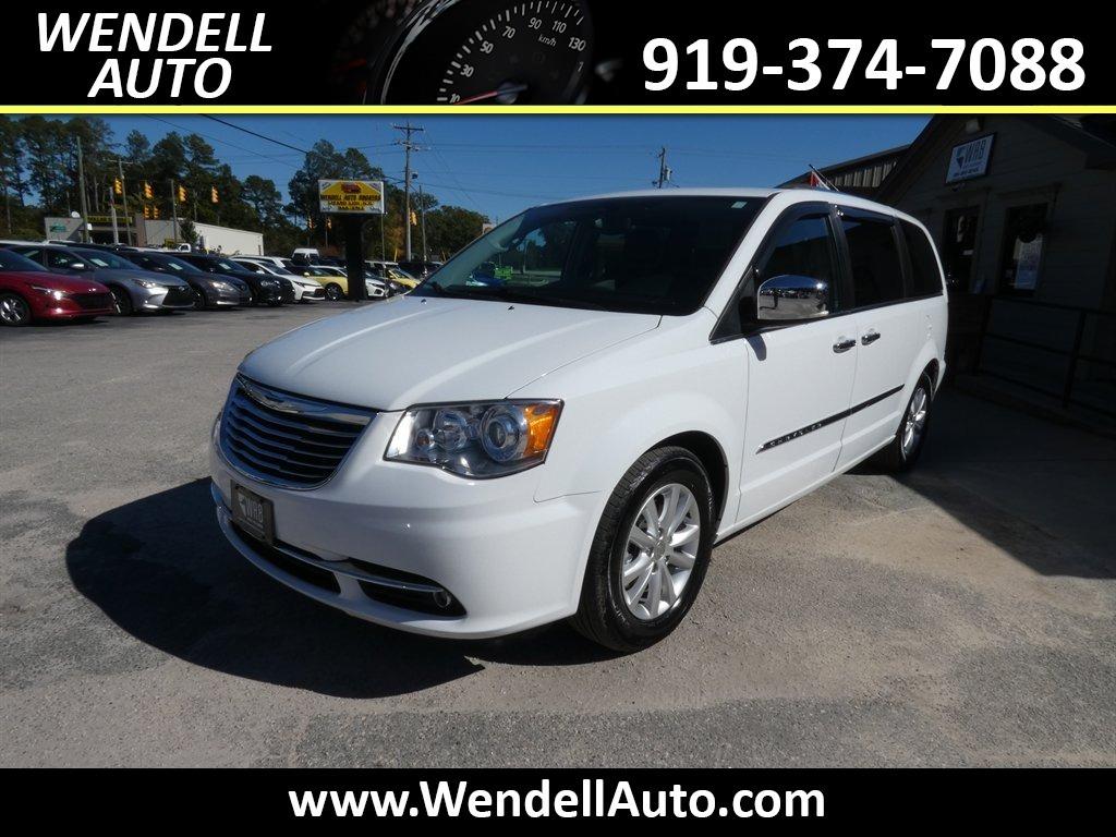 2015 Chrysler Town And Country - $11,218