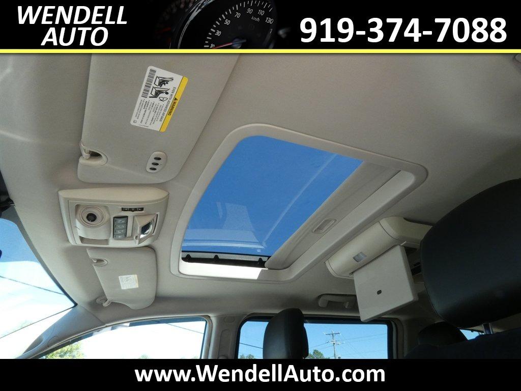 2015 Chrysler Town And Country - $11,218