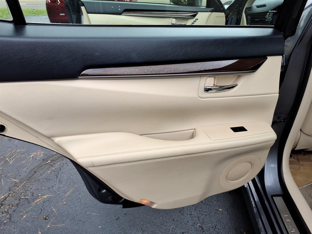 2013 Lexus ES - $17,995