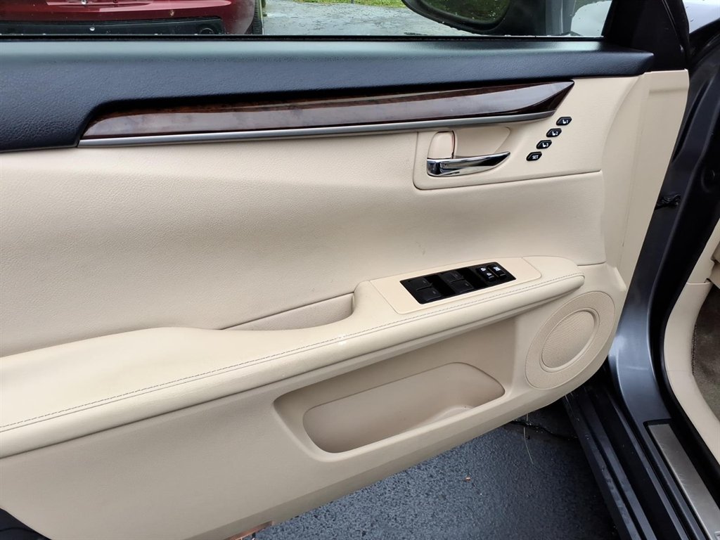 2013 Lexus ES - $17,995