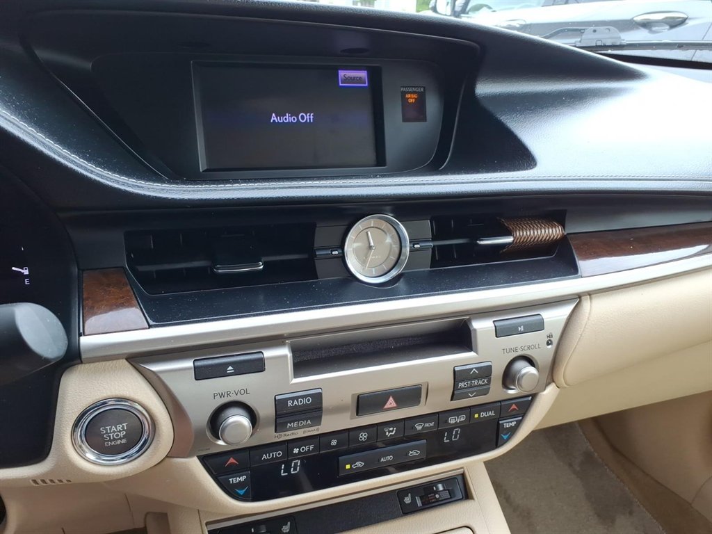 2013 Lexus ES - $17,995