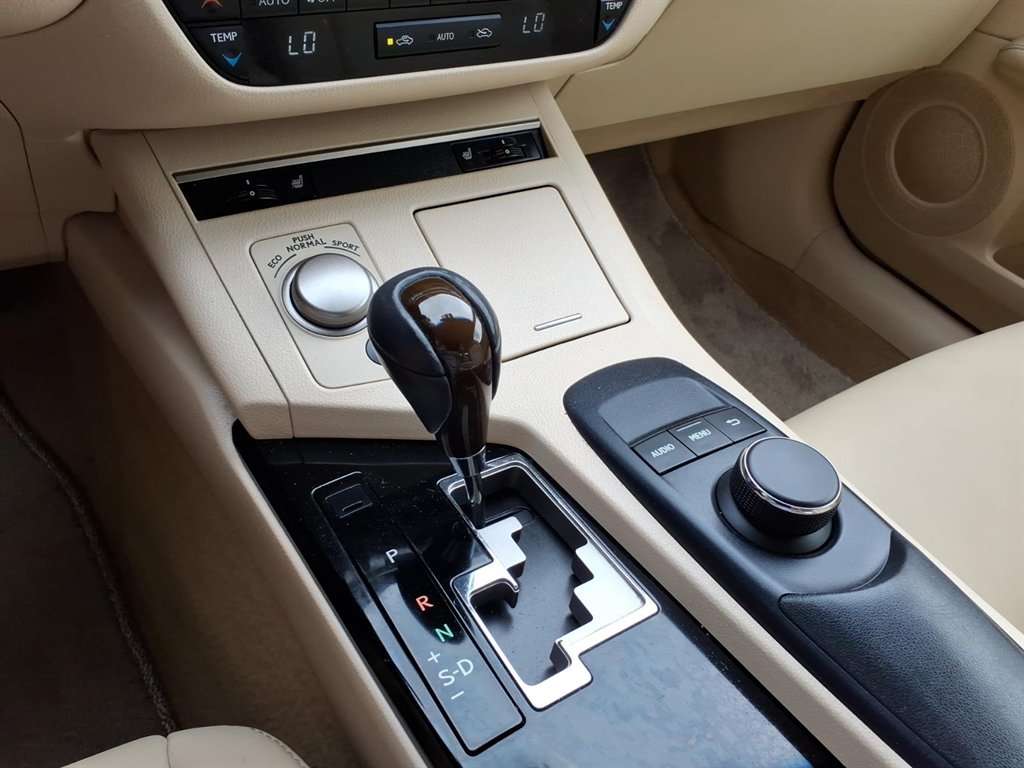 2013 Lexus ES - $17,995
