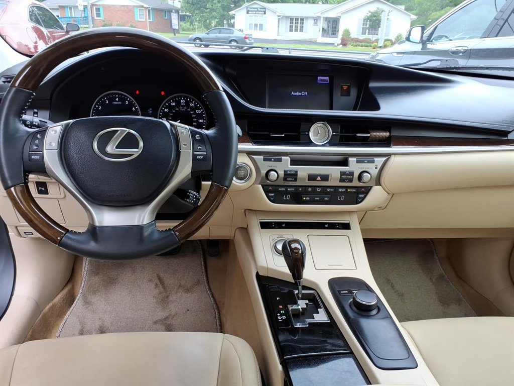 2013 Lexus ES - $17,995