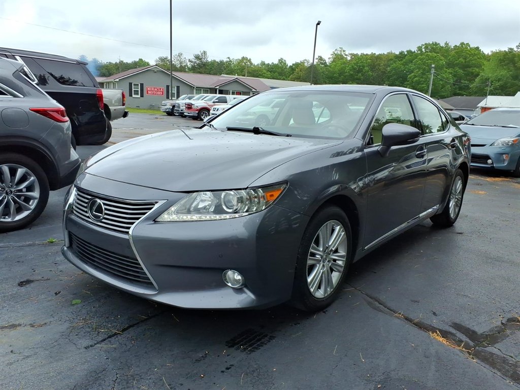 2013 Lexus ES - $17,995