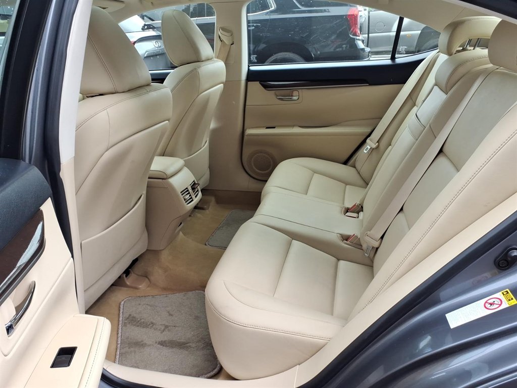 2013 Lexus ES - $17,995