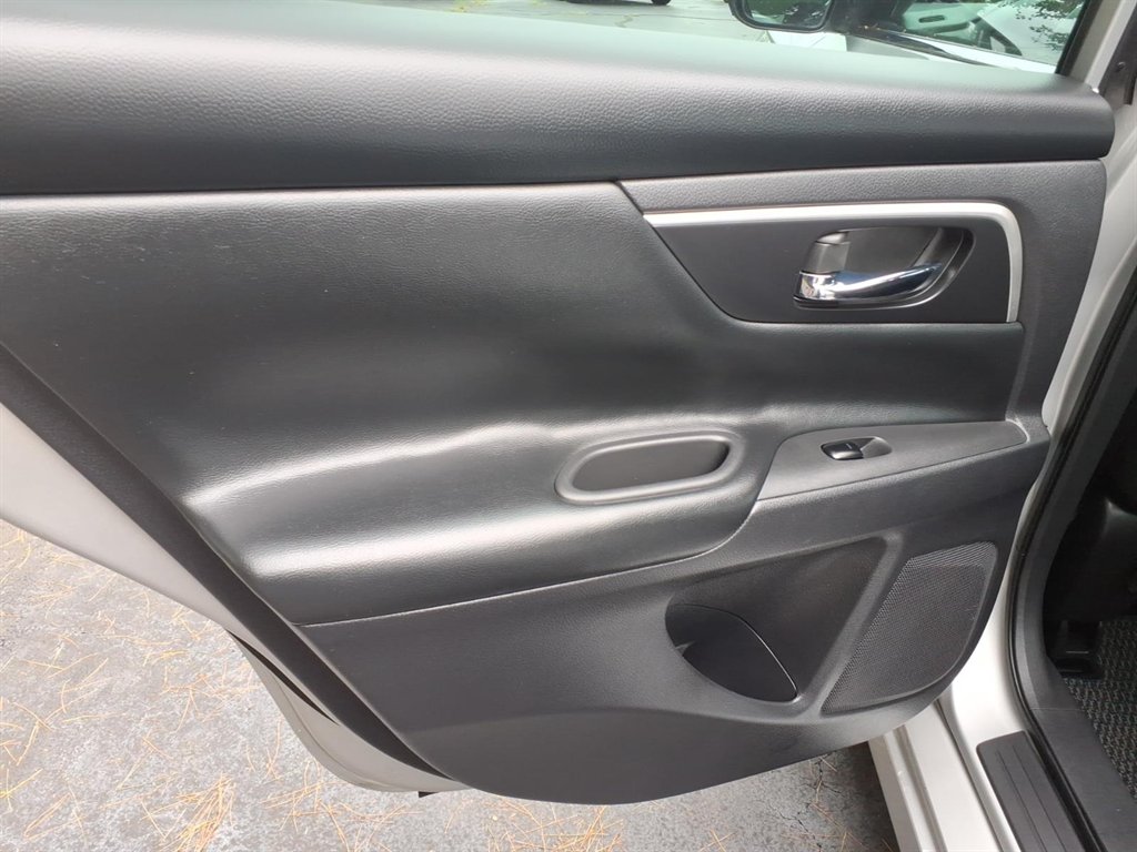 2017 Nissan Altima - $9,995