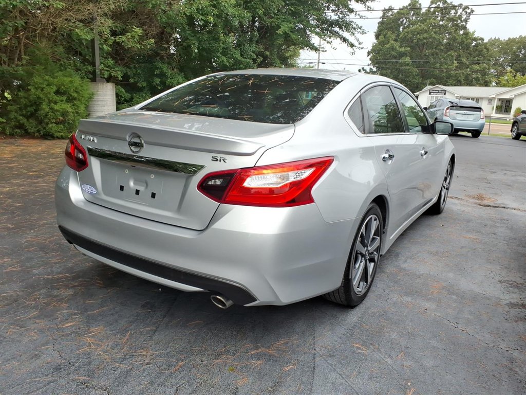 2017 Nissan Altima - $9,995