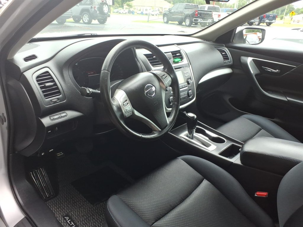 2017 Nissan Altima - $9,995