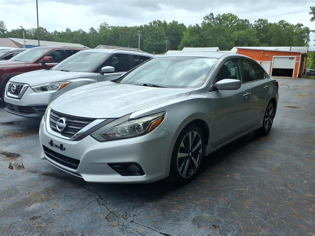 2017 Nissan Altima - $9,995