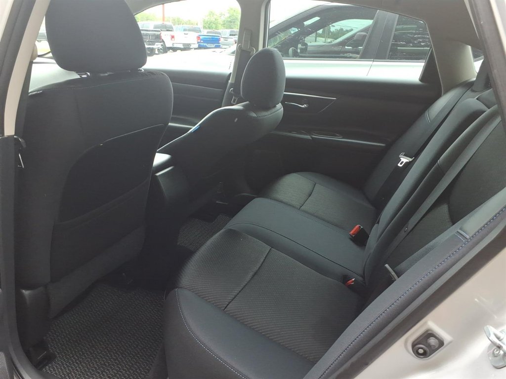 2017 Nissan Altima - $9,995