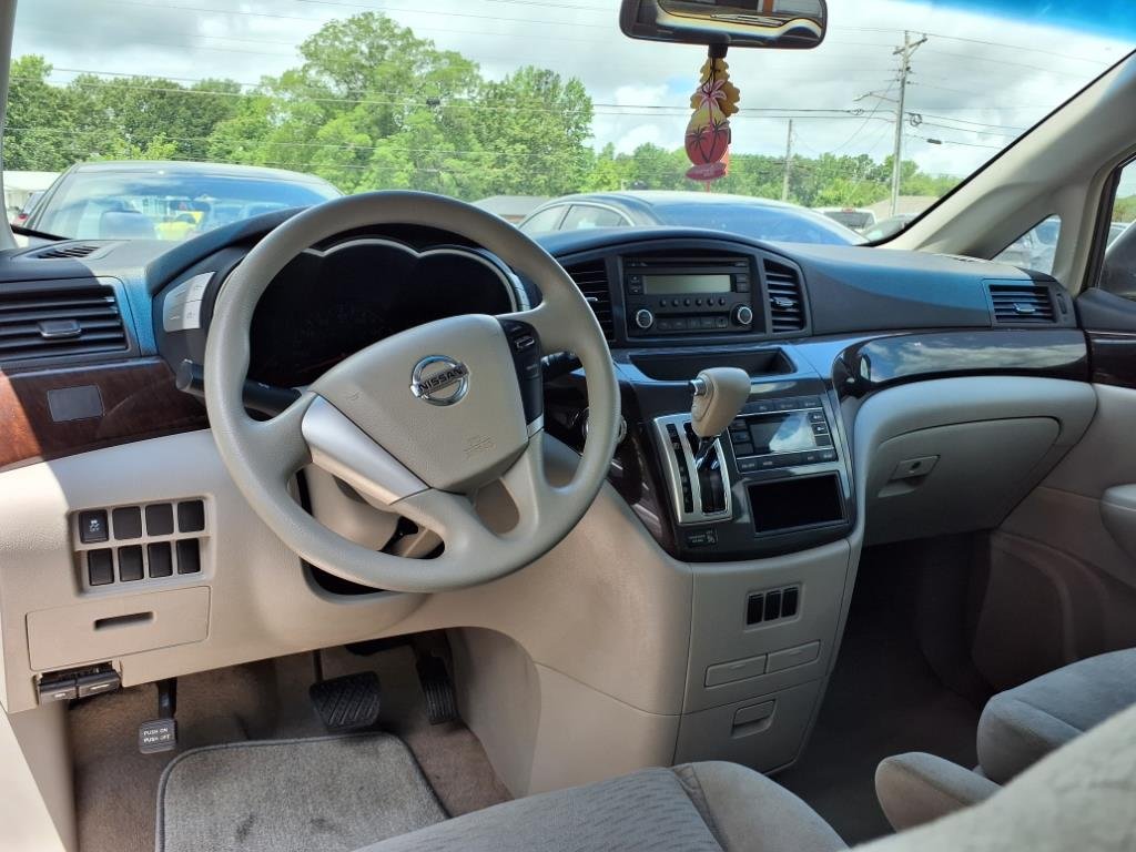 2015 Nissan Quest S photo