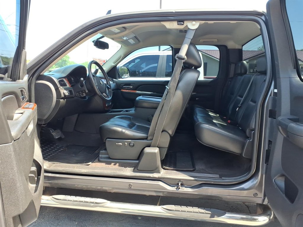2010 Chevrolet Silverado - $15,995