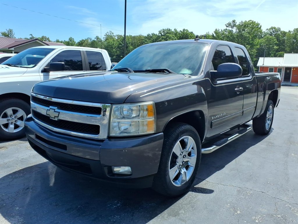 2010 Chevrolet Silverado - $15,995