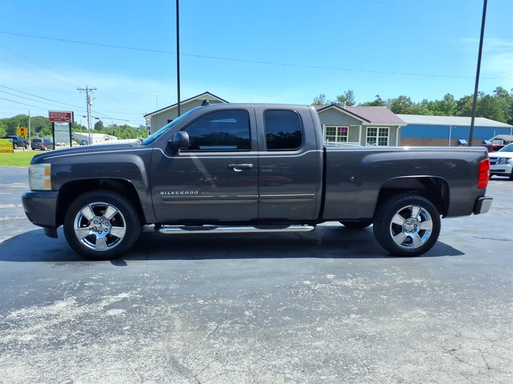 2010 Chevrolet Silverado - $15,995